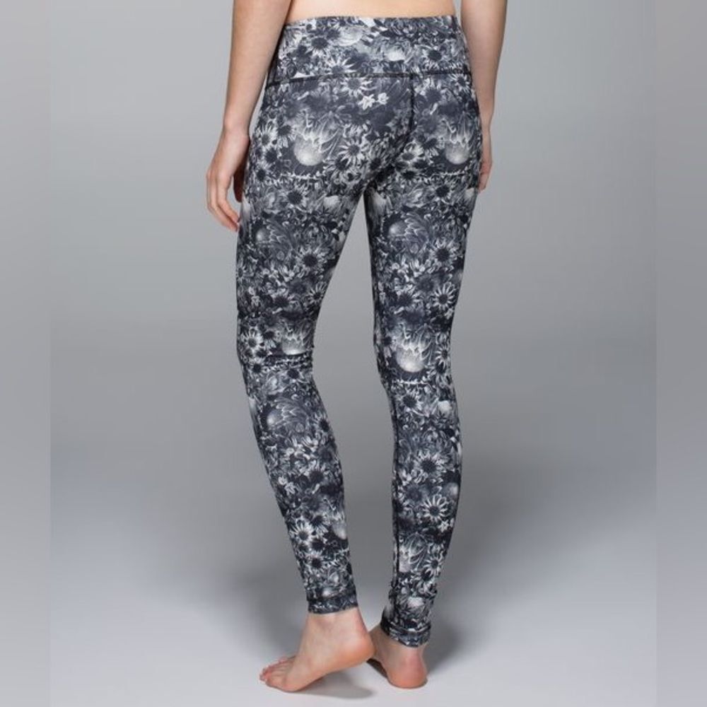 LULULEMON ATHLETICA Flowagunga Black Angel Wing Wunder Under Luxtreme Leggings